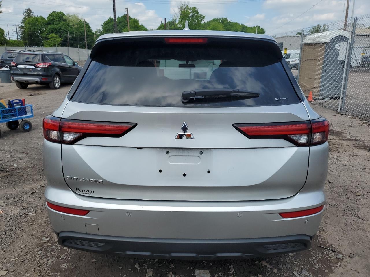 JA4J4TA86NZ033337 2022 Mitsubishi Outlander Es