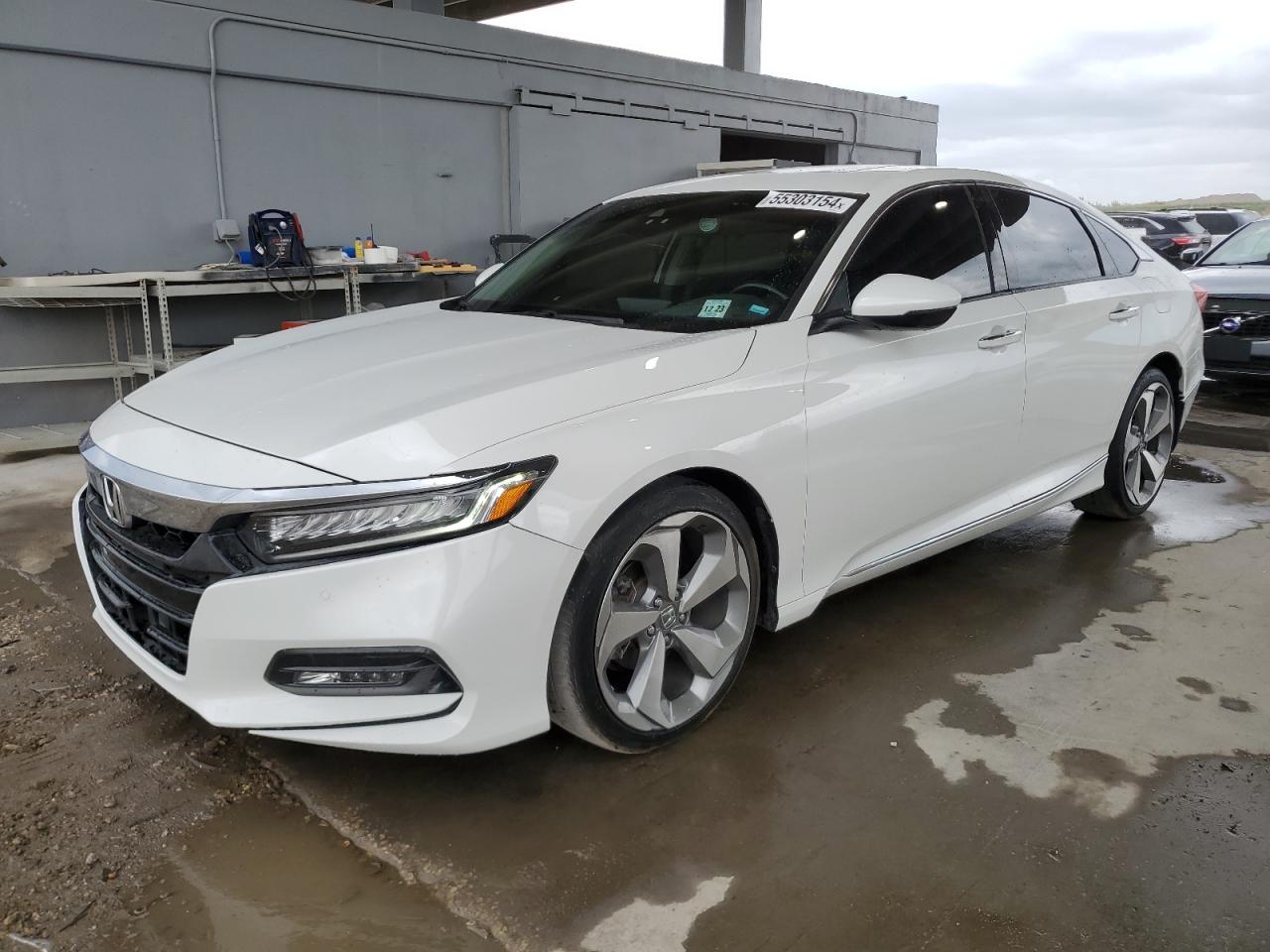 1HGCV2F92JA015015 2018 Honda Accord Touring