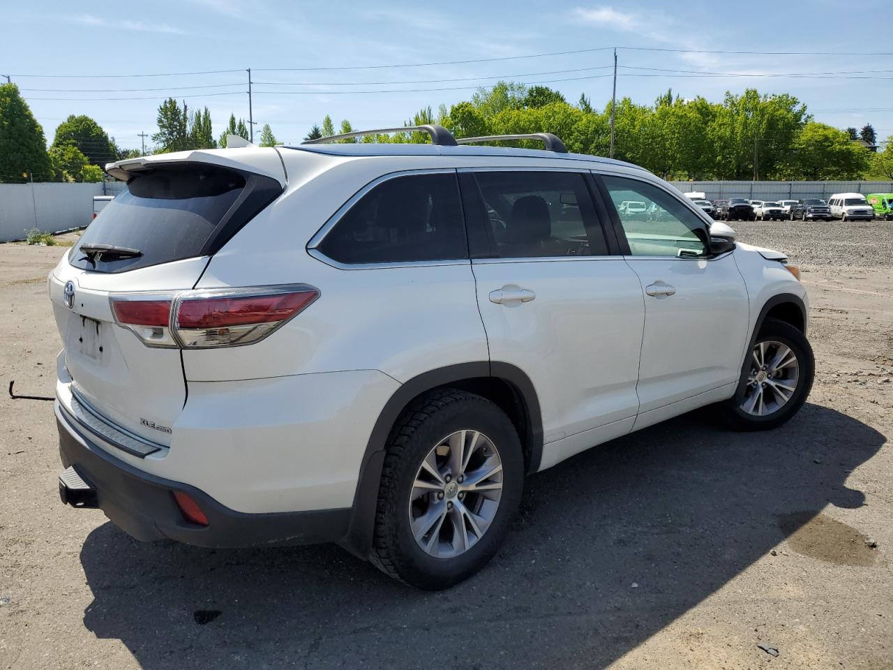 5TDJKRFHXFS094667 2015 Toyota Highlander Xle