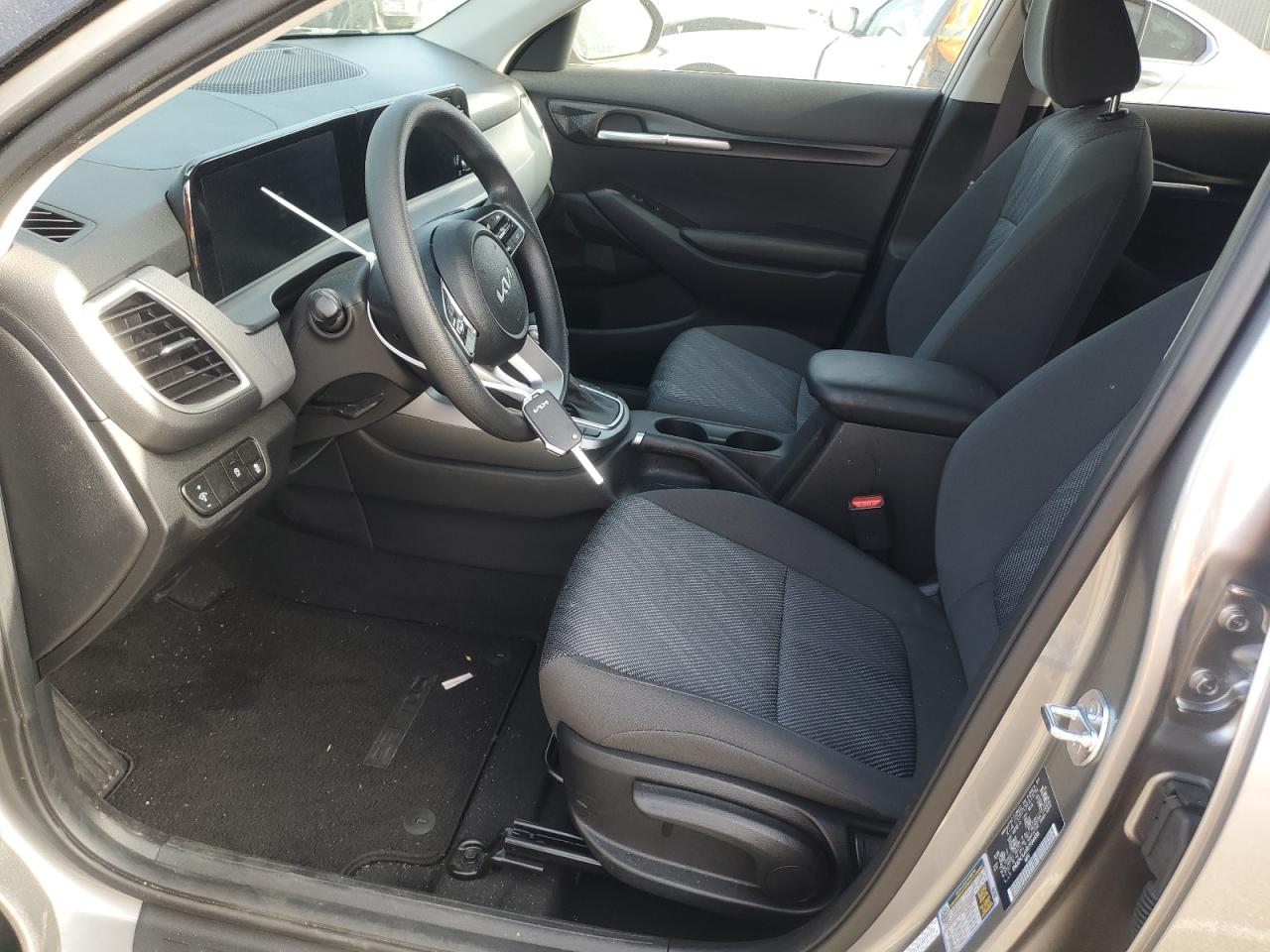 KNDEPCAAXR7594496 2024 Kia Seltos Lx