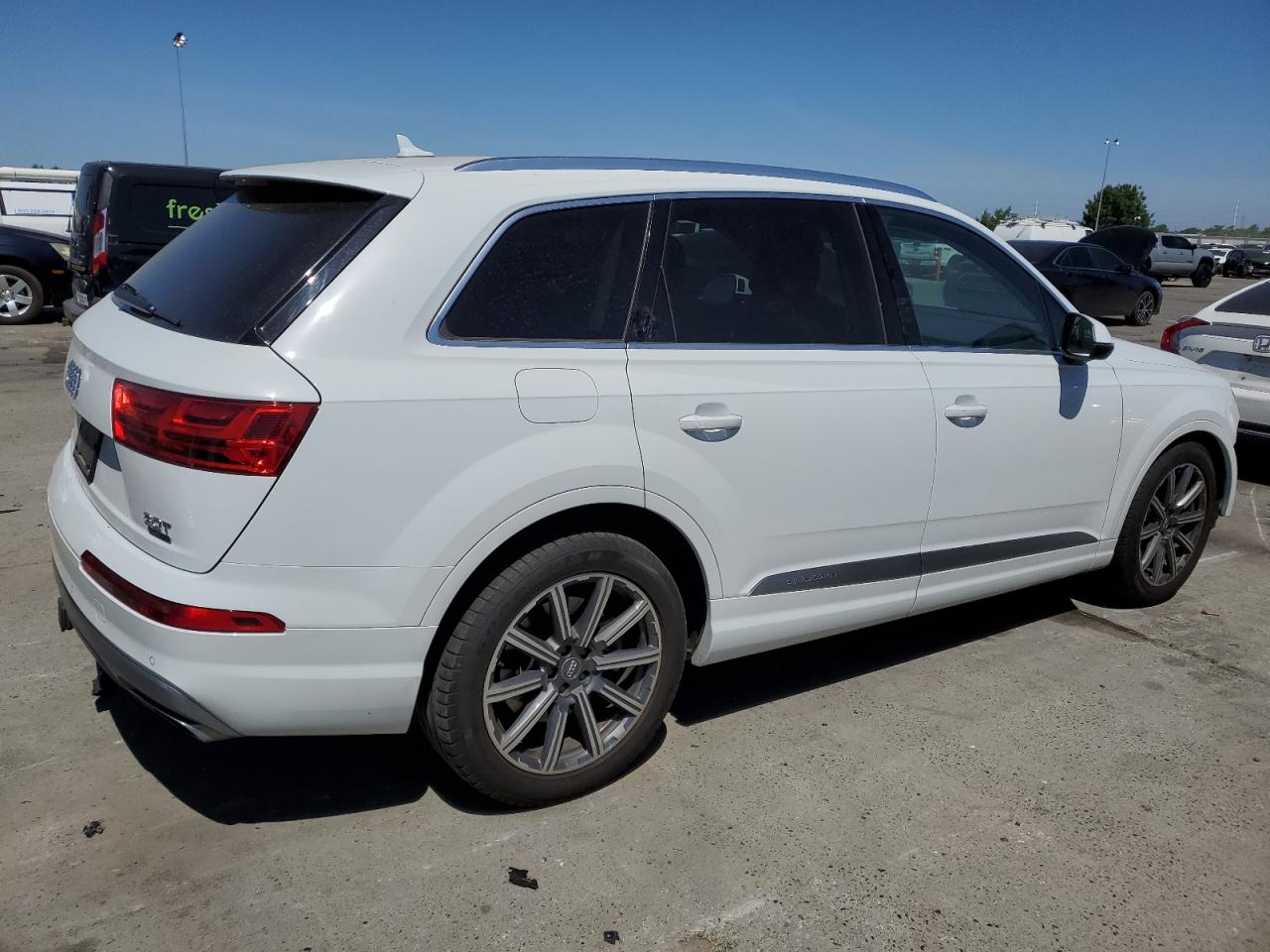 WA1VAAF76HD009619 2017 Audi Q7 Prestige