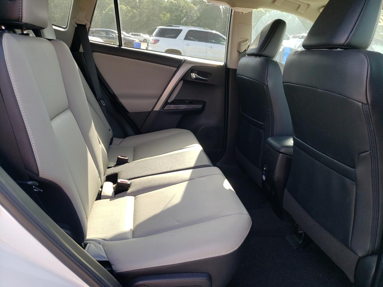 2T3YFREV7JW418871 TOYOTA RAV4 2018