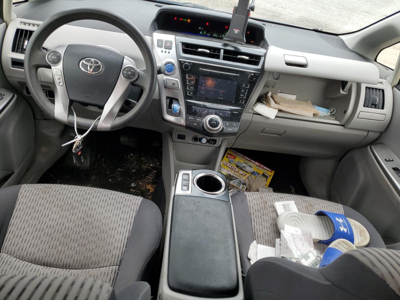 JTDZN3EU1FJ018077 2015 Toyota Prius V