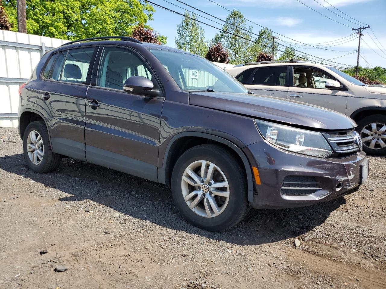 2016 Volkswagen Tiguan S vin: WVGBV7AXXGW564854