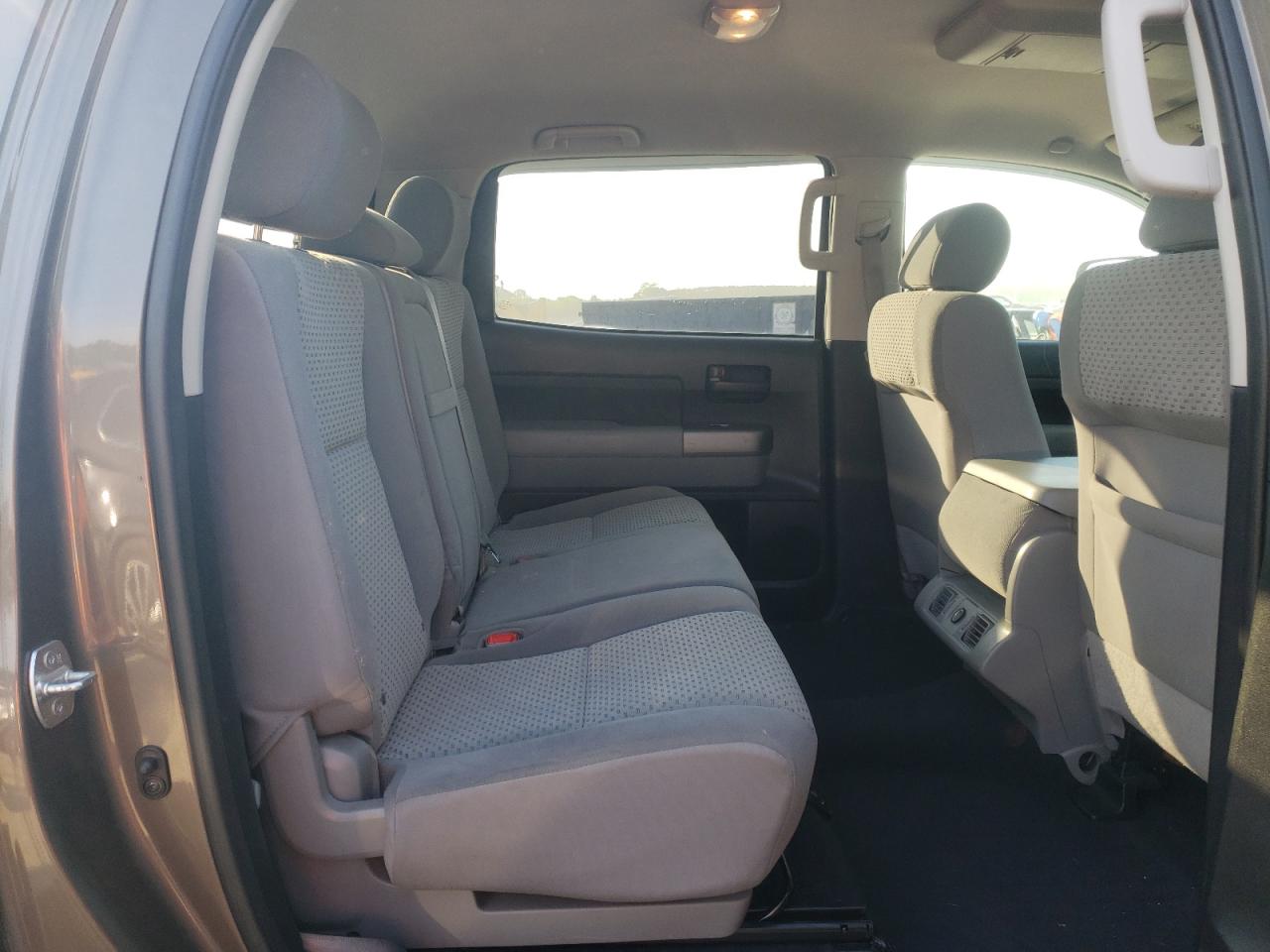 5TFEM5F13CX050698 2012 Toyota Tundra Crewmax Sr5