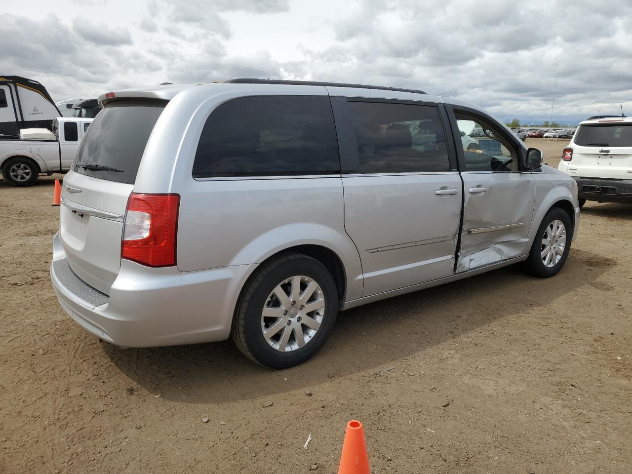 2A4RR8DG5BR635933 2011 Chrysler Town & Country Touring L