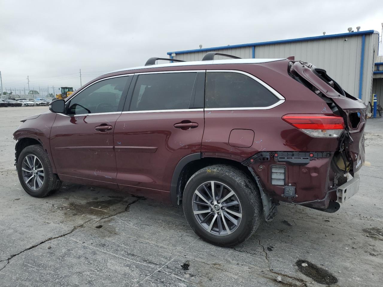 5TDJZRFH0HS458352 2017 Toyota Highlander Se