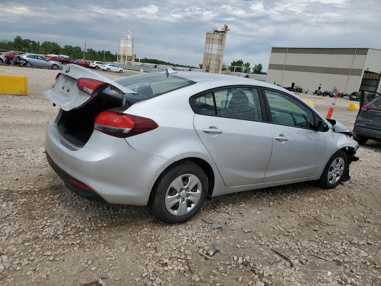 2018 Kia Forte Lx vin: 3KPFK4A75JE235641