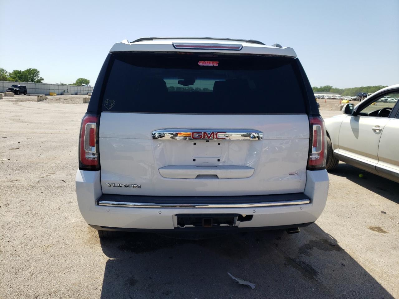 1GKS2CKJ1JR142613 2018 GMC Yukon Denali