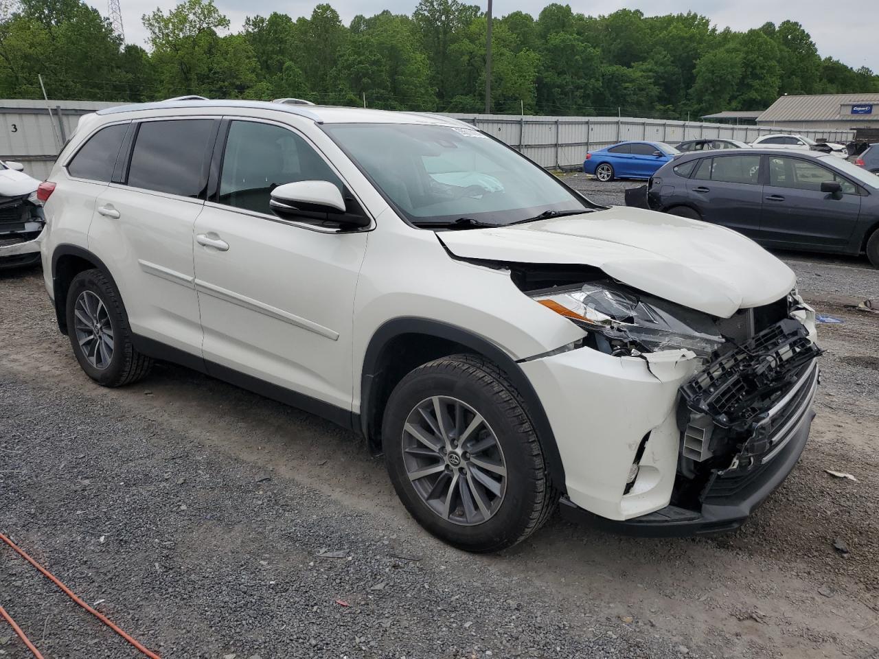 5TDJZRFH8KS612863 2019 Toyota Highlander Se