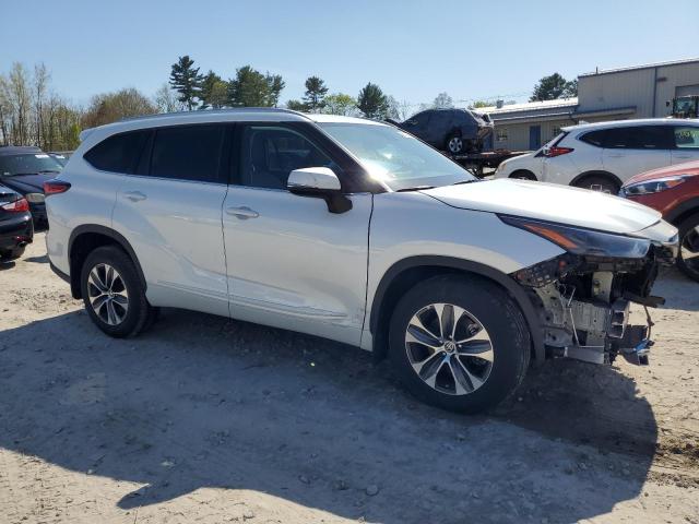 VIN 5TDGZRBH7NS585112 2022 Toyota Highlander, Xle no.4