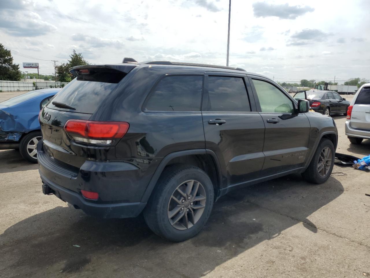 1C4RJFAG4HC676206 2017 Jeep Grand Cherokee Laredo