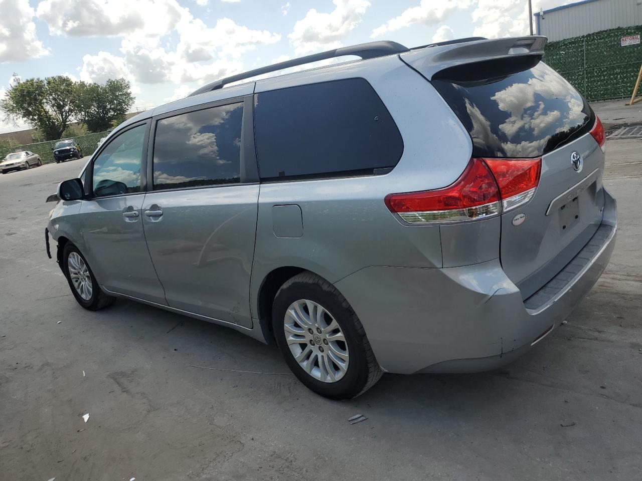 5TDYK3DC2DS316957 2013 Toyota Sienna Xle