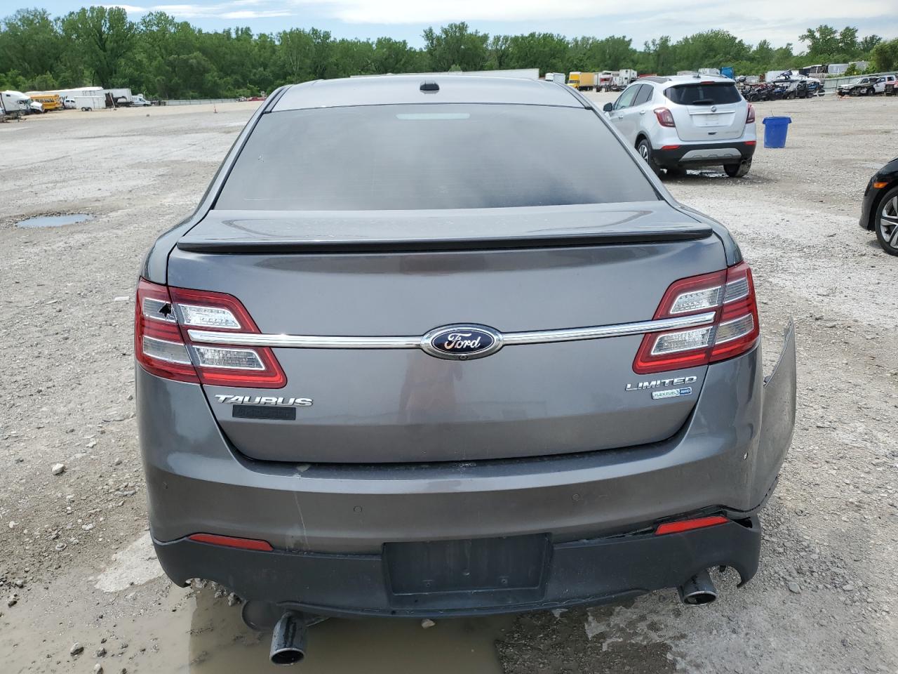 Lot #2909839002 2013 FORD TAURUS LIM