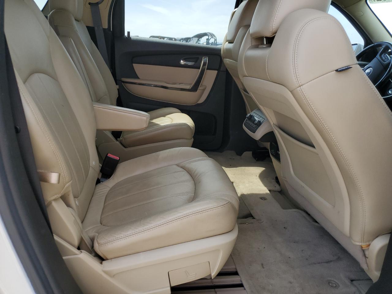 1GKKVTED8BJ281084 2011 GMC Acadia Denali