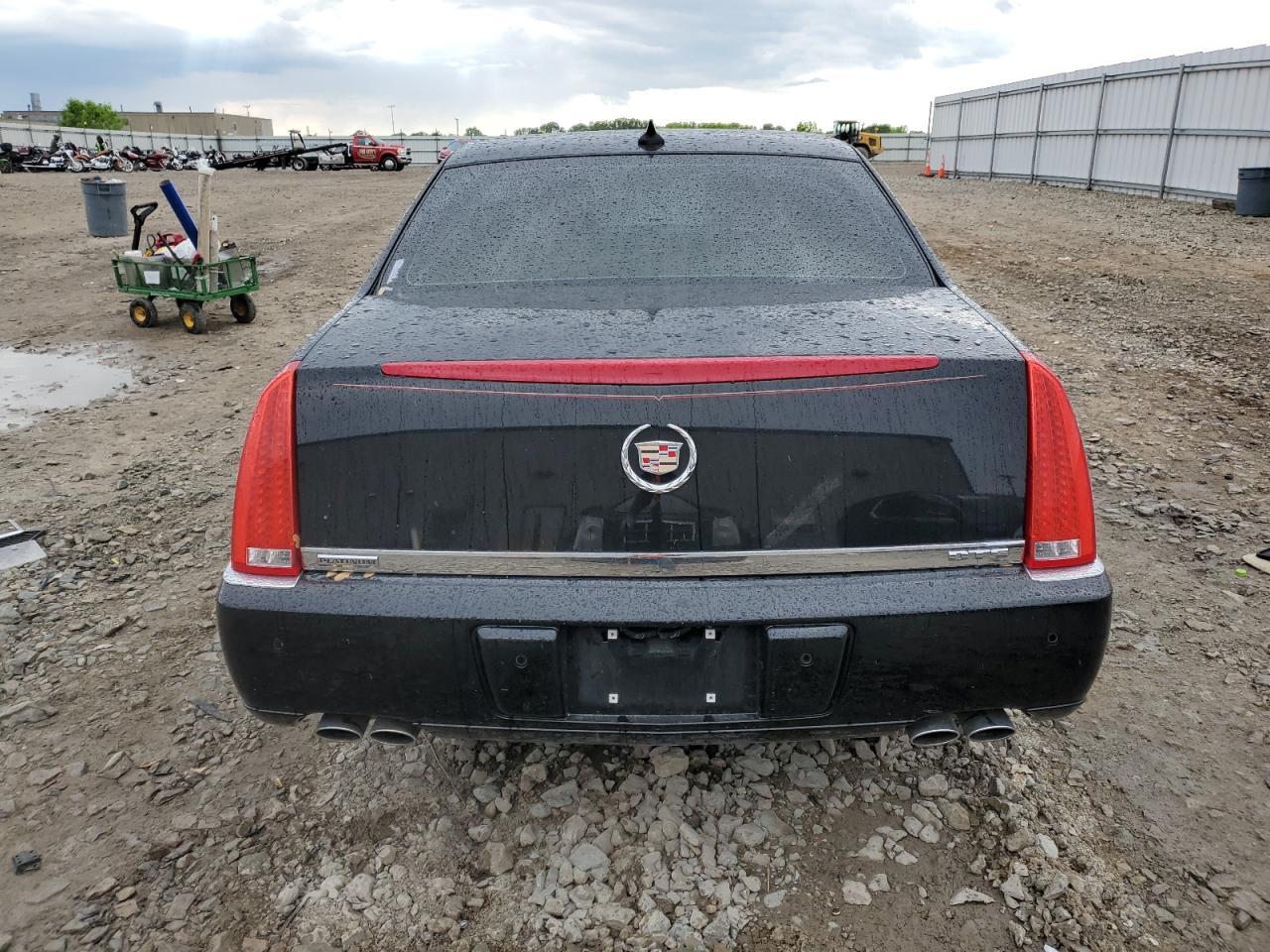 1G6KP5ES2BU137984 2011 Cadillac Dts Platinum