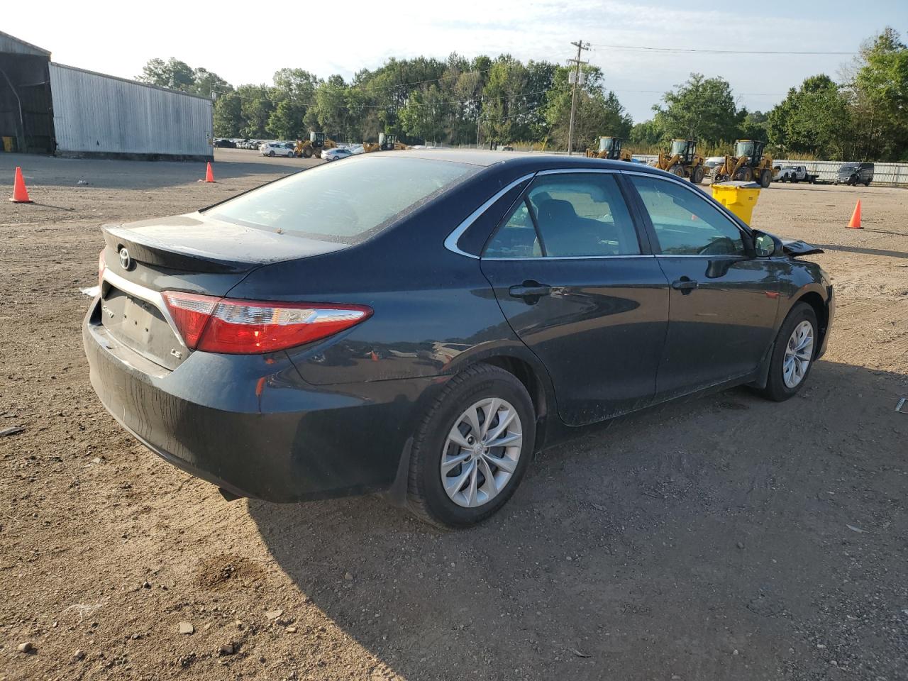 4T4BF1FK2GR562945 2016 Toyota Camry Le