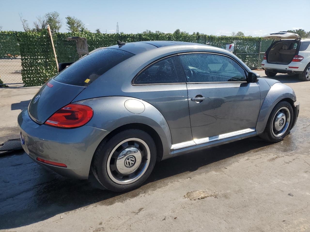 3VWJX7AT8CM648136 2012 Volkswagen Beetle