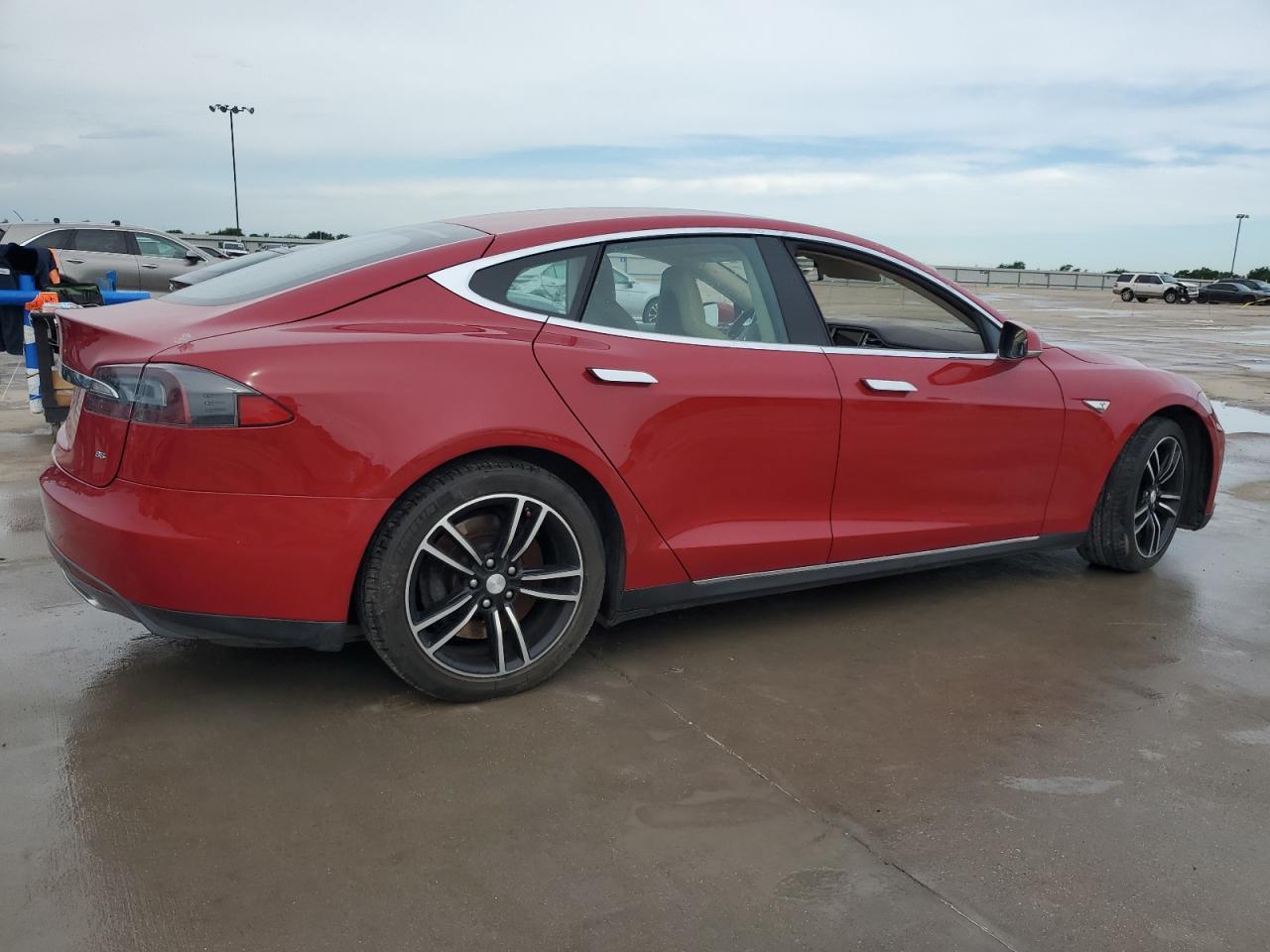 2013 Tesla Model S vin: 5YJSA1CN5DFP13678