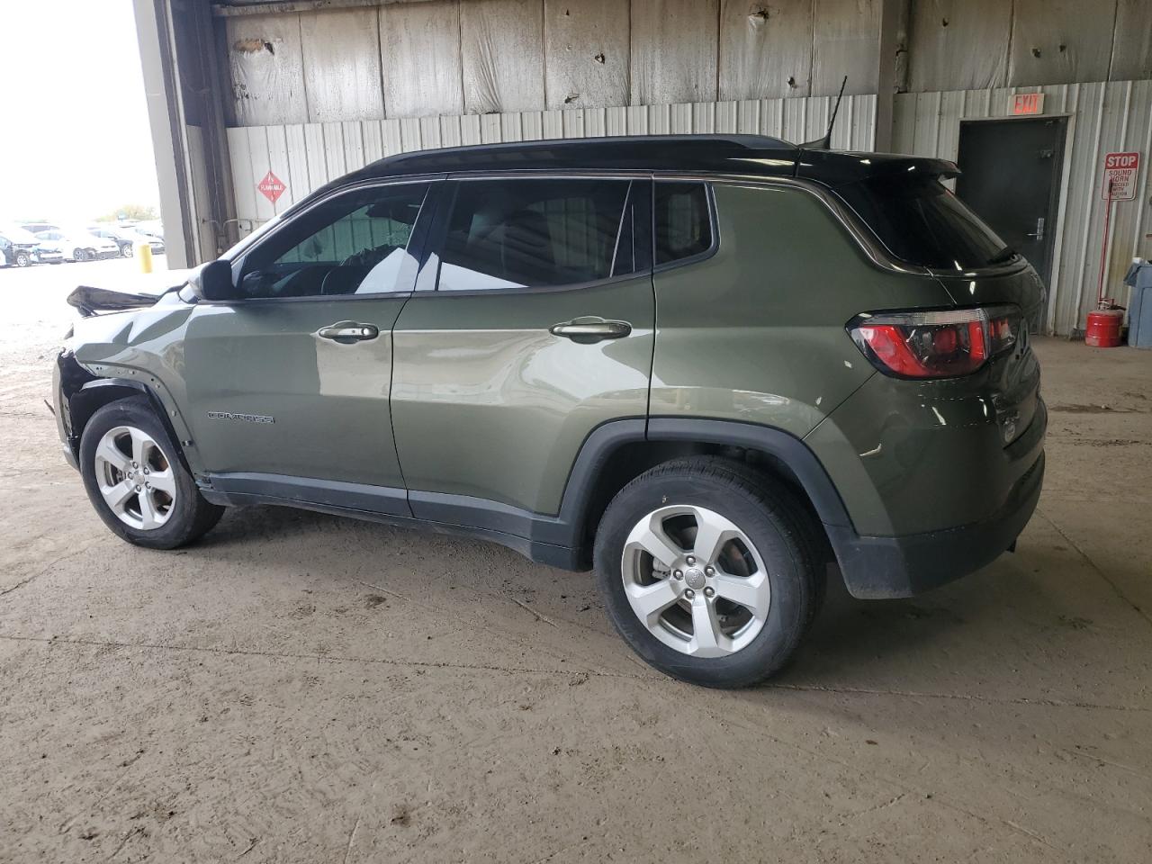 2018 Jeep Compass Latitude vin: 3C4NJDBB1JT117146