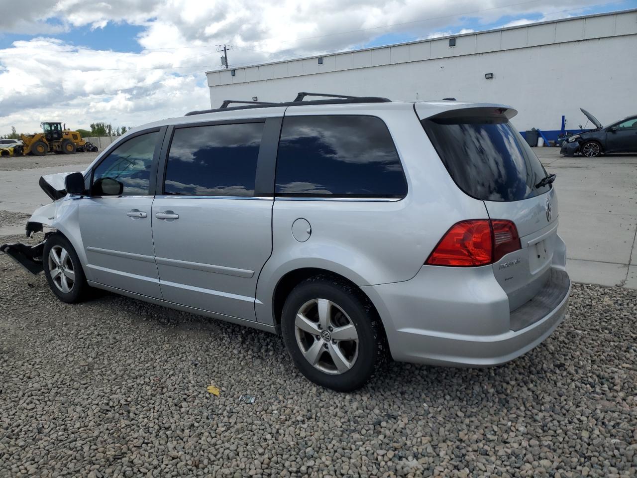 2V4RW3DG2BR805026 2011 Volkswagen Routan Se