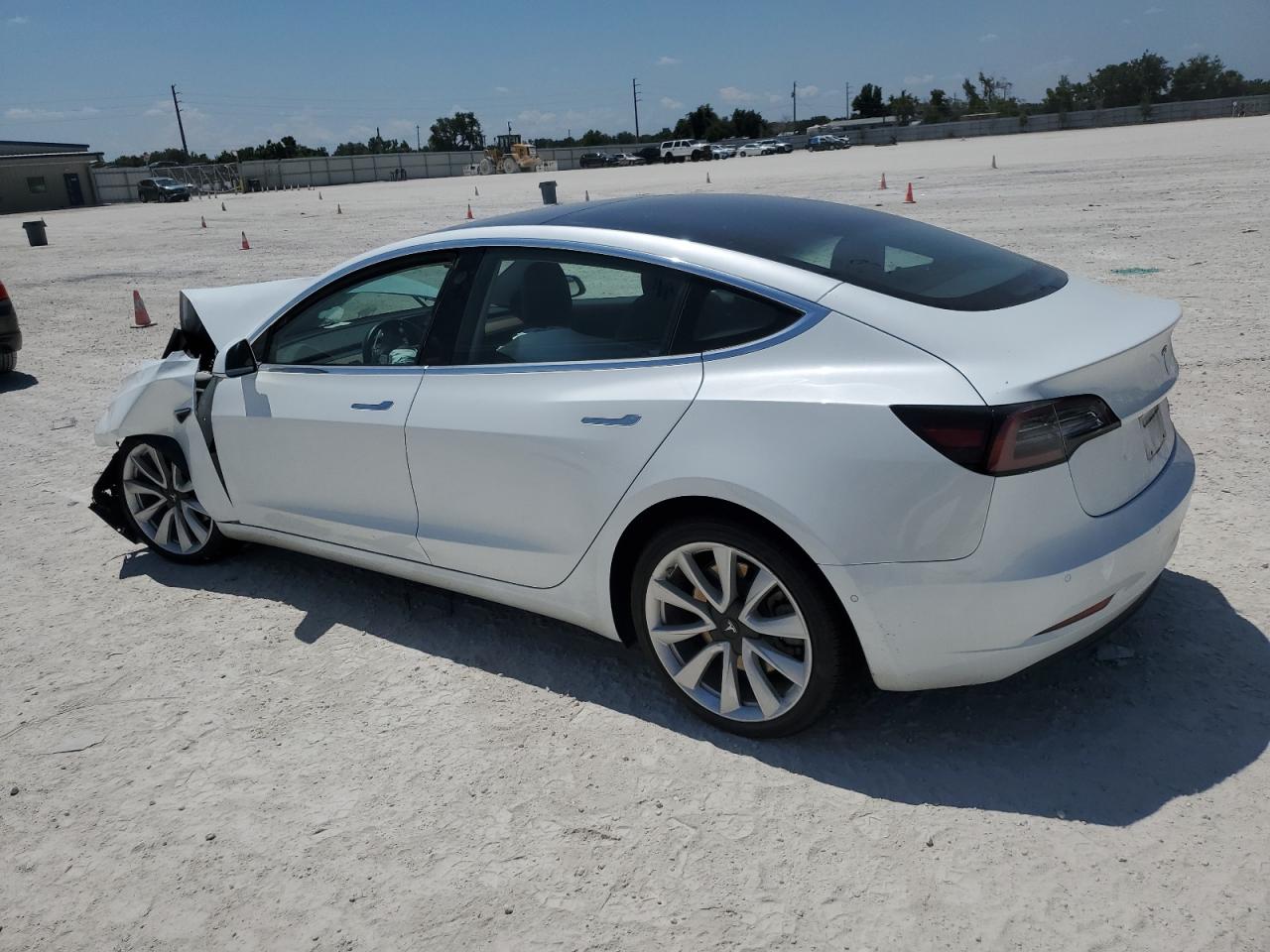 2018 Tesla Model 3 vin: 5YJ3E1EB4JF088844