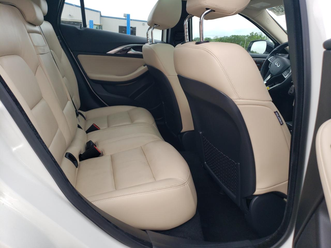 SJKCH5CR5HA018879 2017 Infiniti Qx30 Base