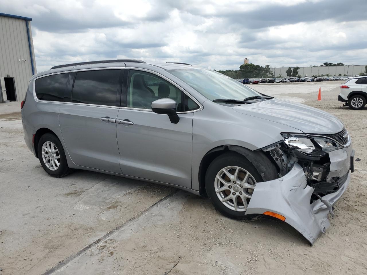 2C4RC1DG9LR264548 2020 Chrysler Voyager Lxi