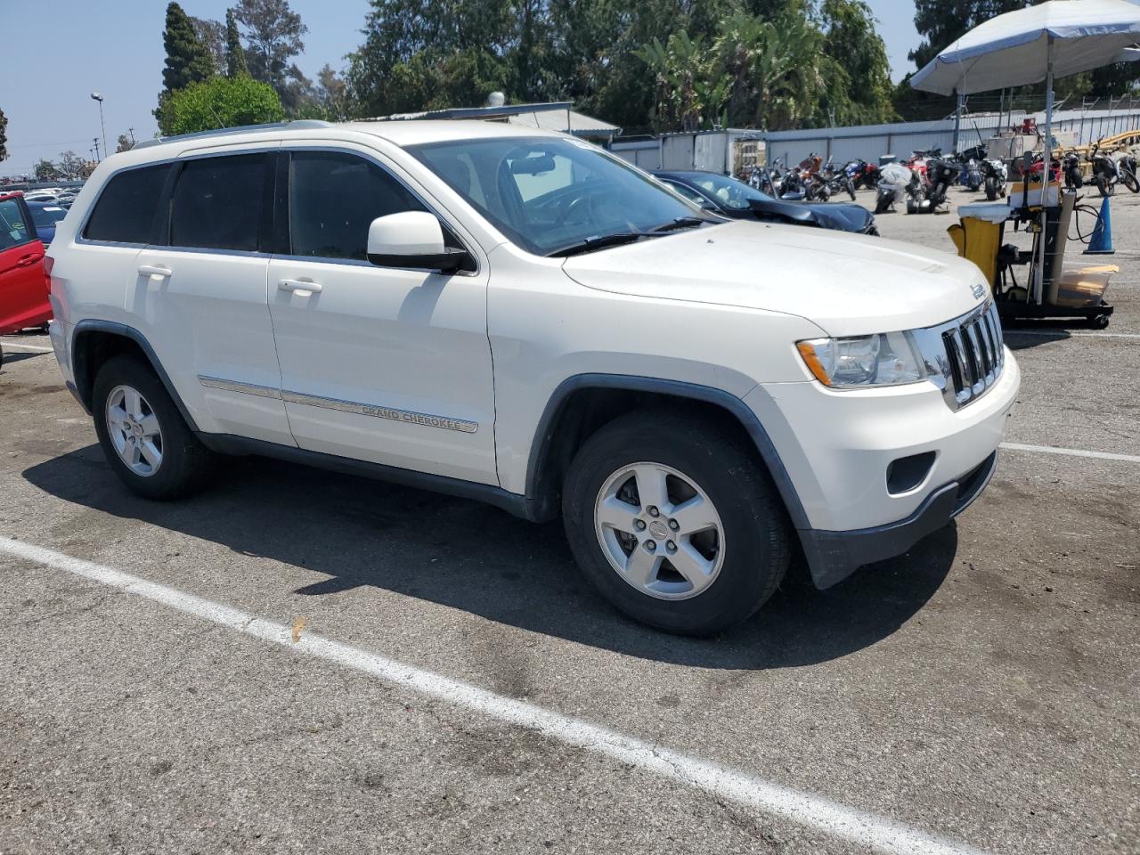 1J4RR4GG5BC585354 2011 Jeep Grand Cherokee Laredo