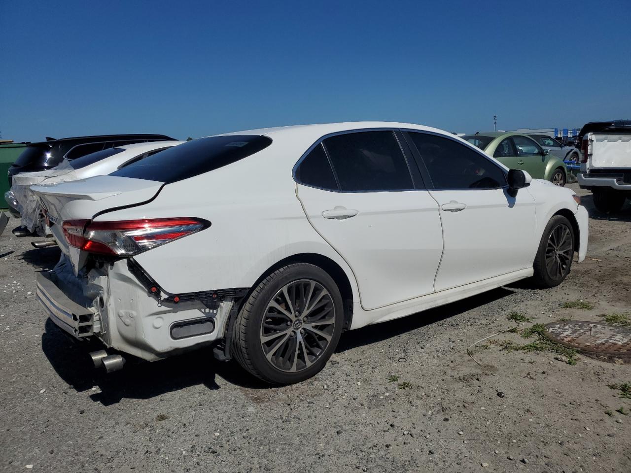 4T1B11HK0JU059220 2018 Toyota Camry L