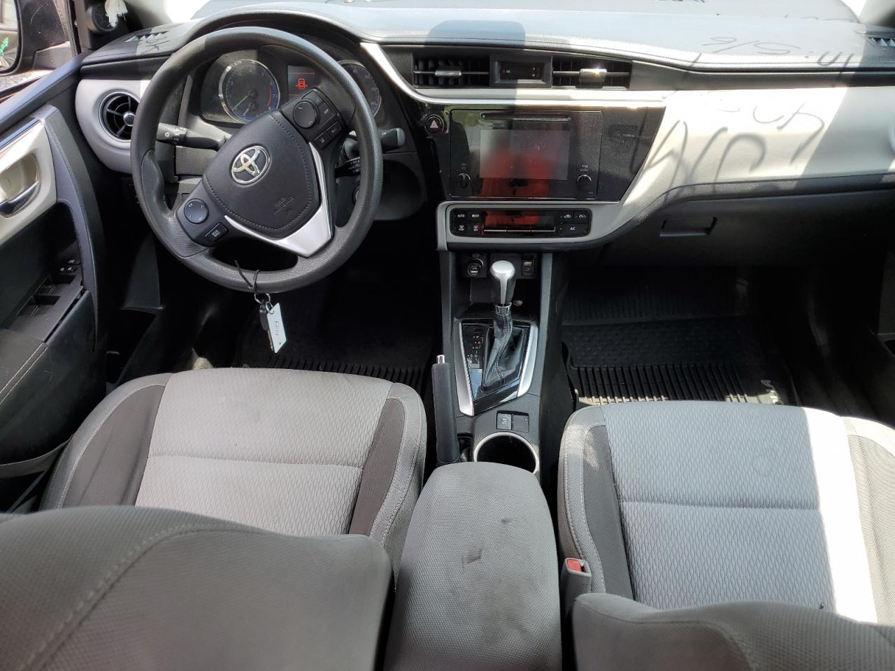 5YFBURHE8JP821257 2018 Toyota Corolla L