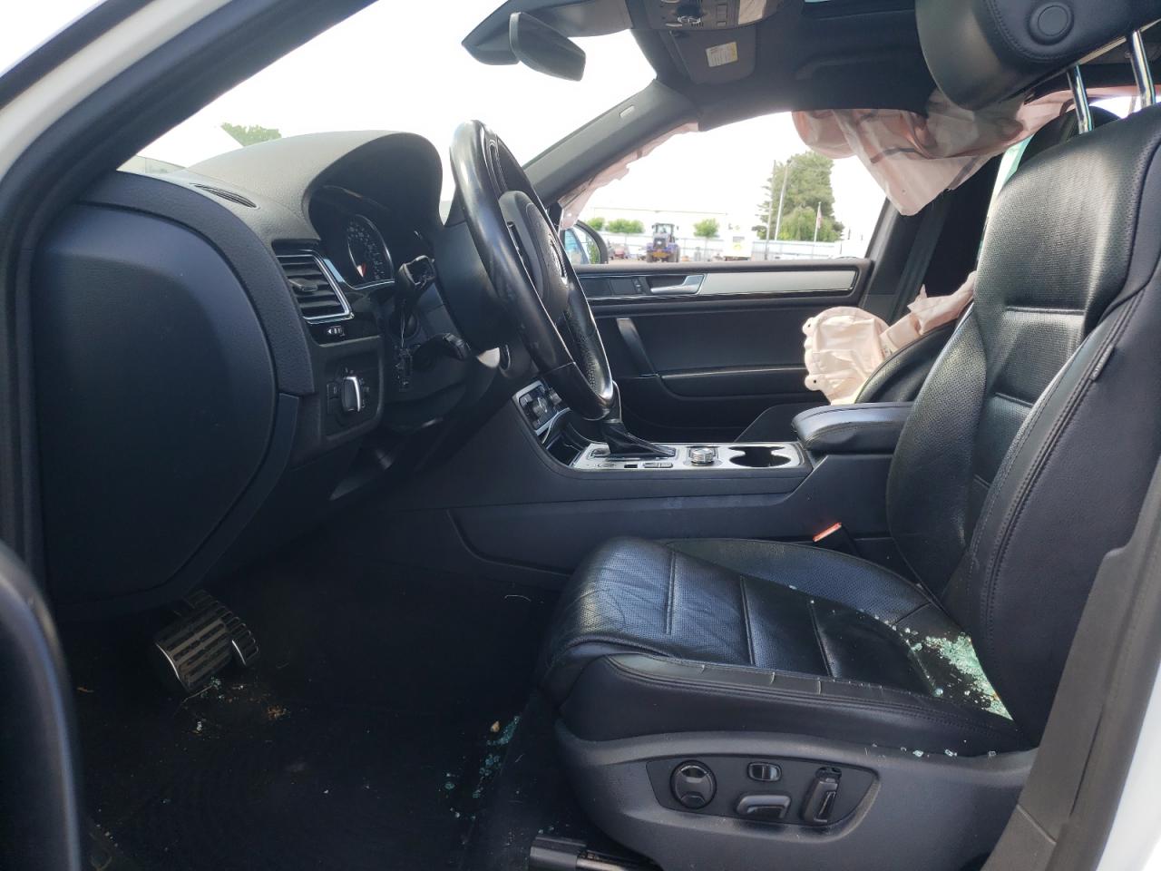 WVGRF7BP0HD006146 2017 Volkswagen Touareg Wolfsburg