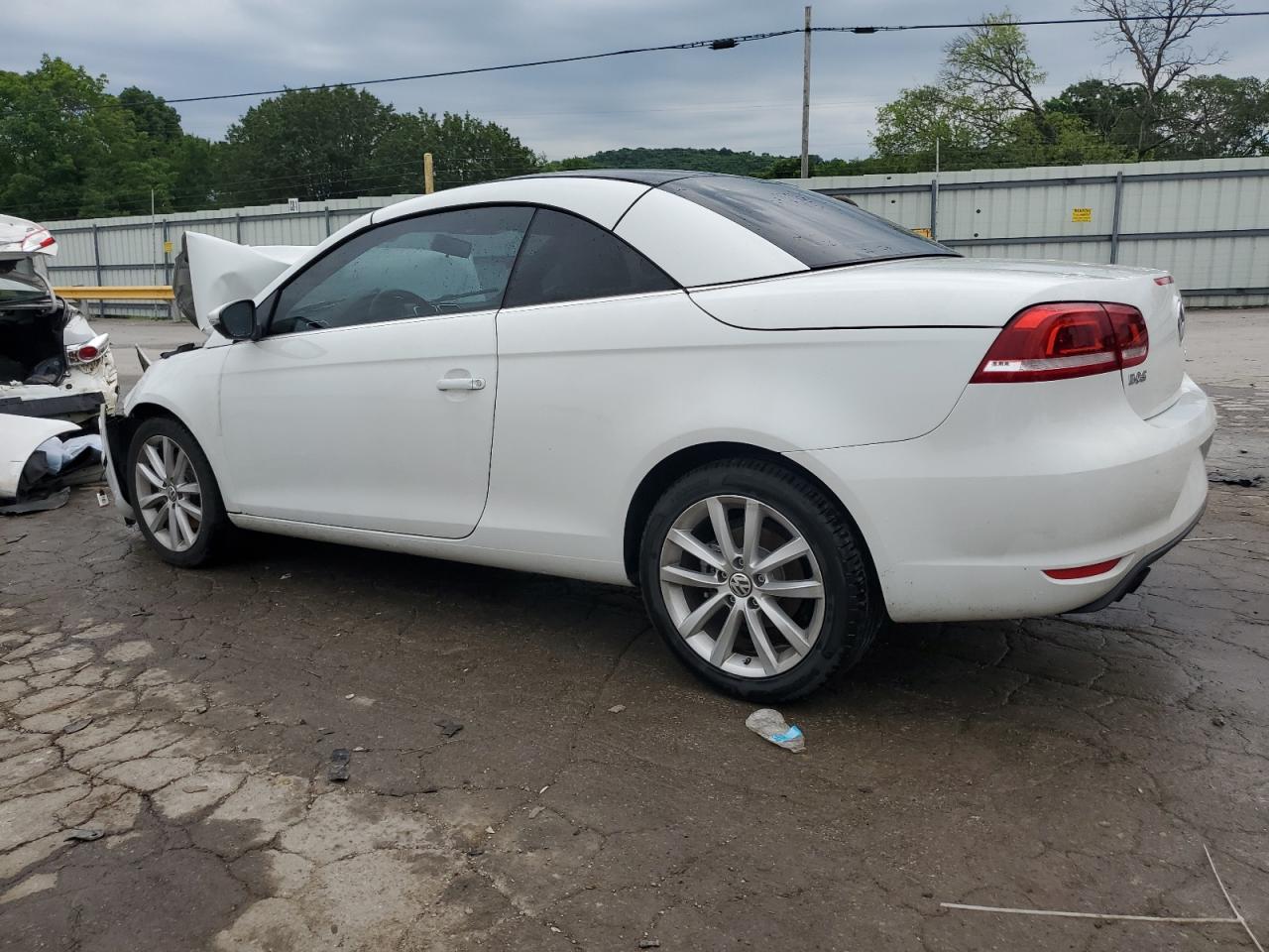 2016 Volkswagen Eos Komfort vin: WVWBW8AH0GV001088