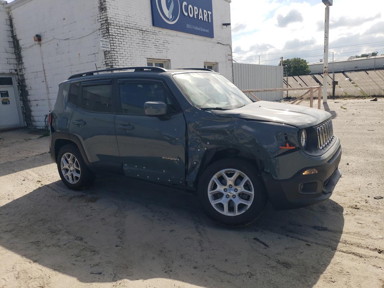 2018 Jeep Renegade Latitude vin: ZACCJBBBXJPH09017