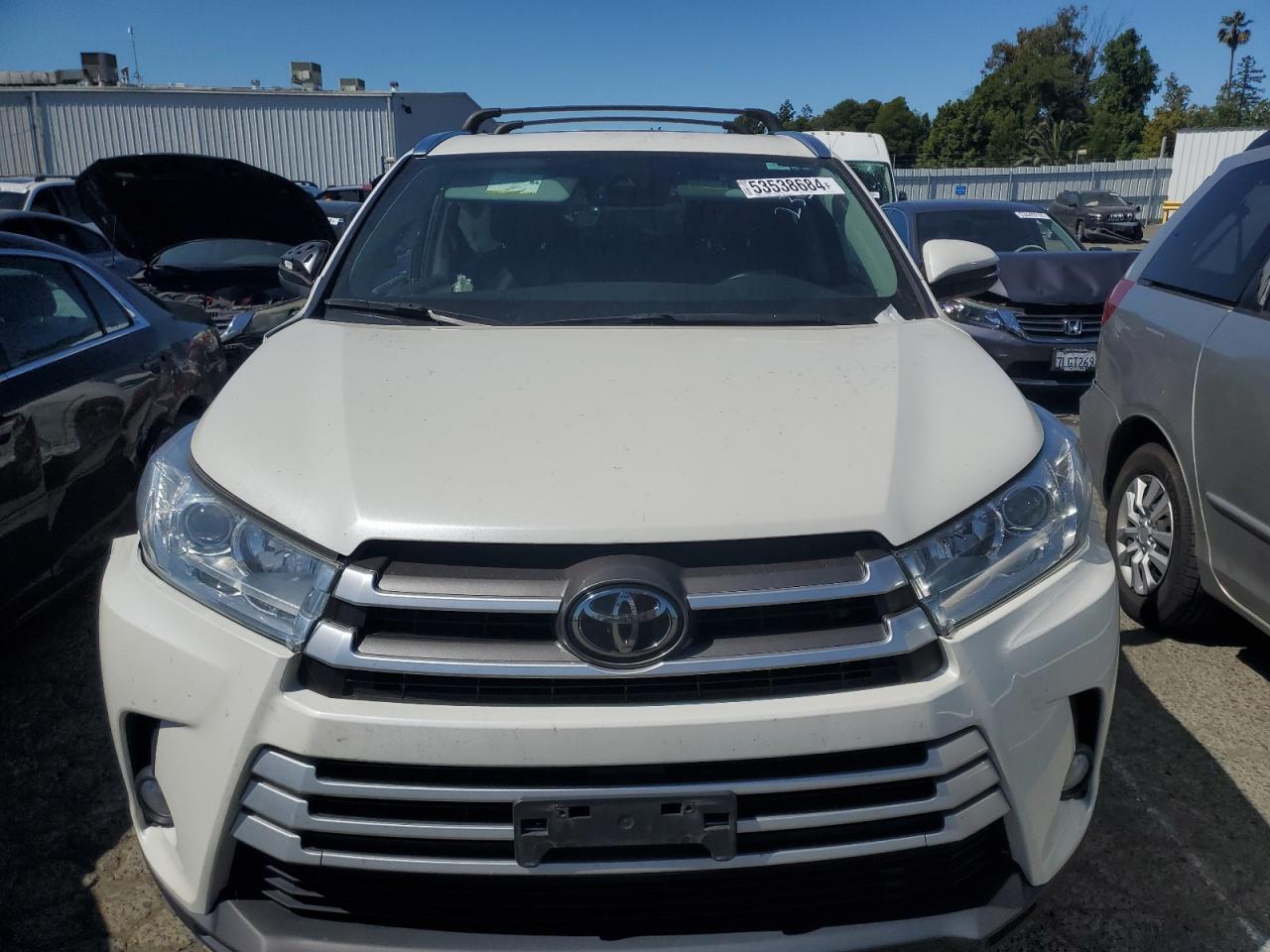 5TDJZRFH5JS532337 2018 Toyota Highlander Se