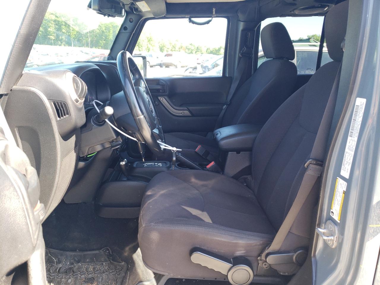 1C4BJWDG7EL289352 2014 Jeep Wrangler Unlimited Sport