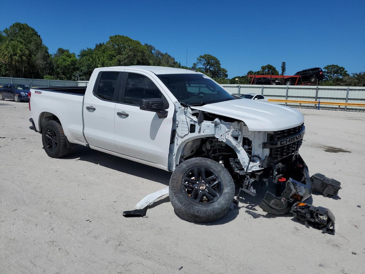 2019 Chevrolet Silverado K1500 Trail Boss Custom vin: 1GCRYCEF1KZ384836