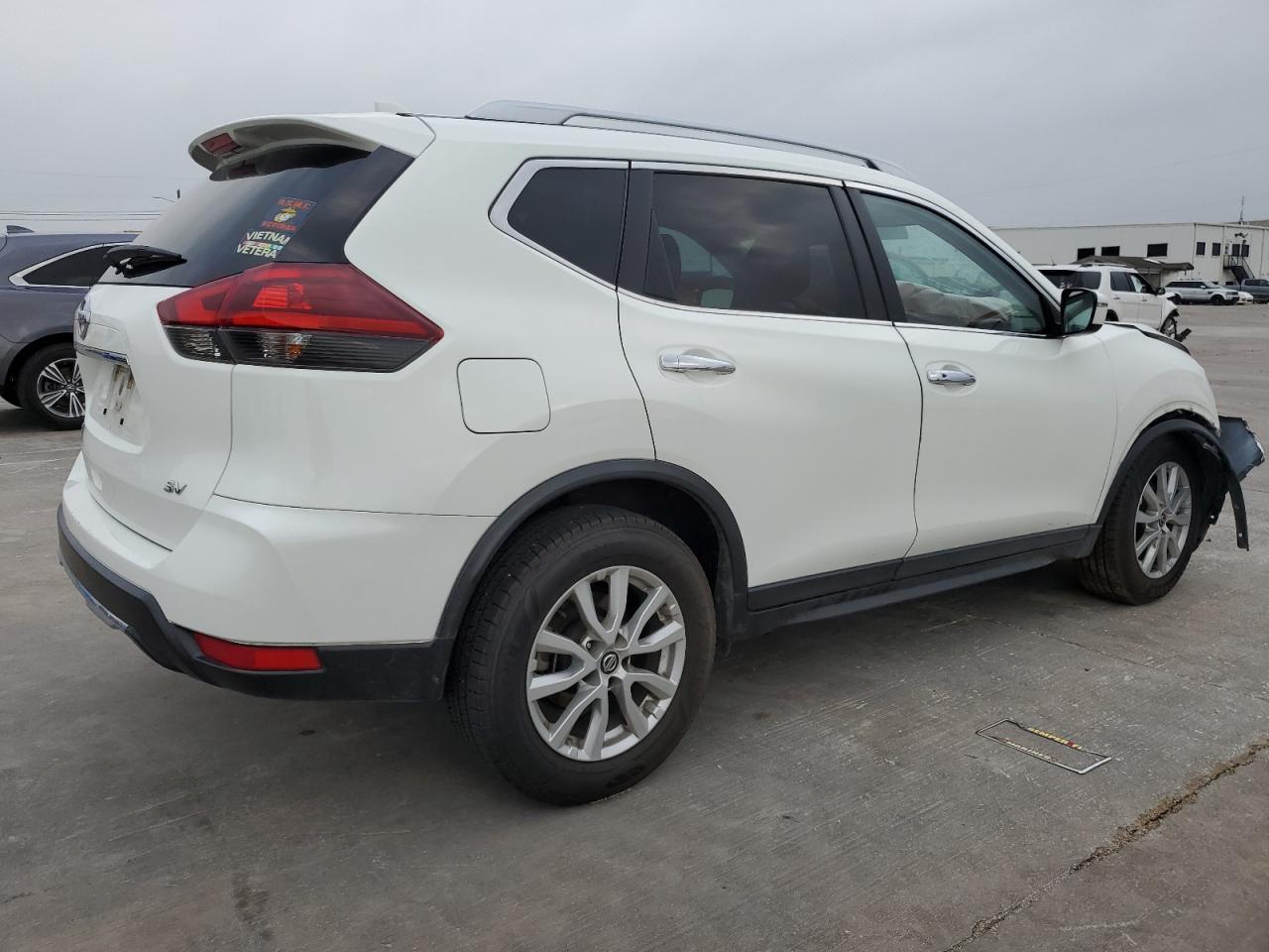 2018 Nissan Rogue S vin: KNMAT2MTXJP518394