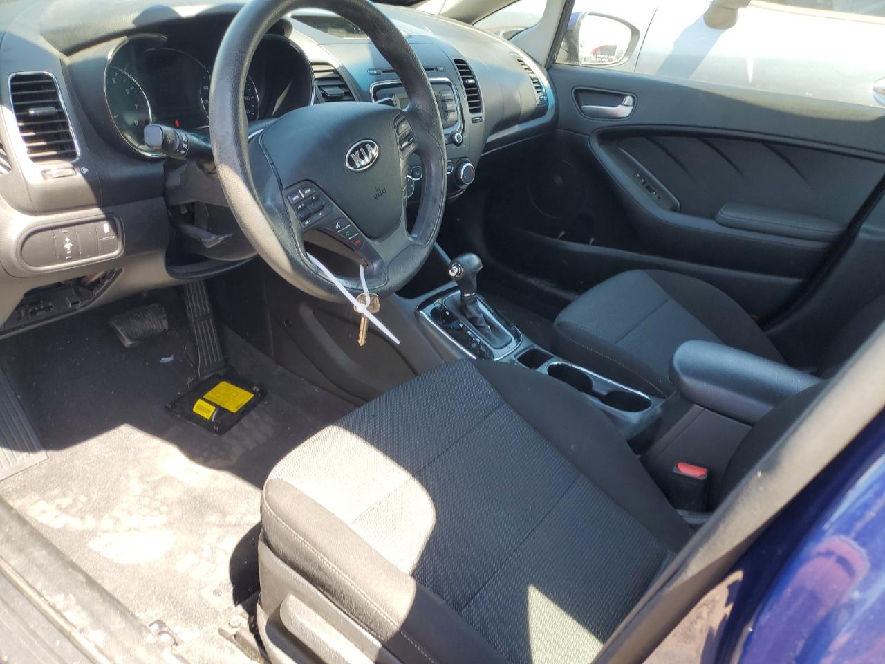 3KPFK4A70JE210596 2018 Kia Forte Lx