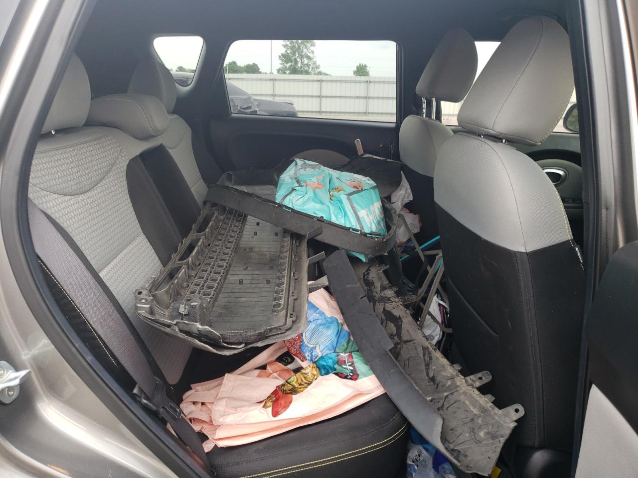 KNDJP3A5XF7218572 2015 Kia Soul +