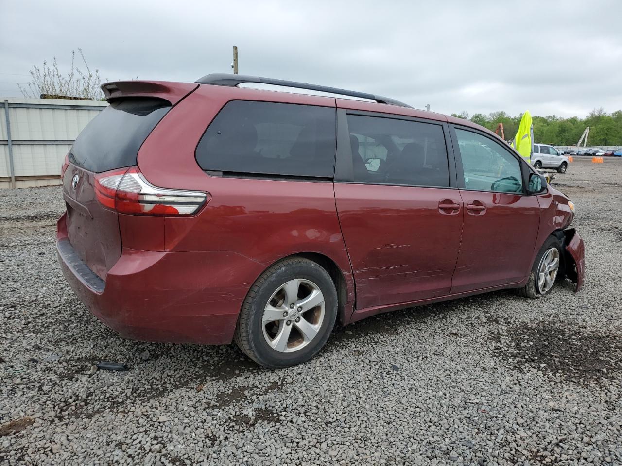 5TDKZ3DC2HS823512 2017 Toyota Sienna Le