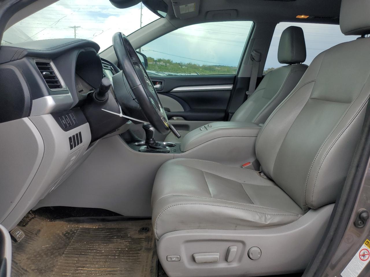 5TDJZRFH8JS485644 2018 Toyota Highlander Se