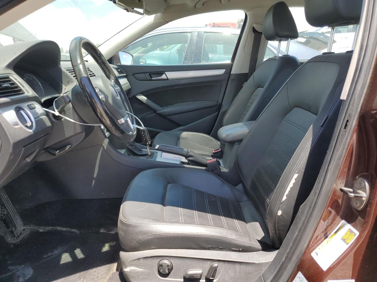 1VWBM7A37CC054278 2012 Volkswagen Passat Se