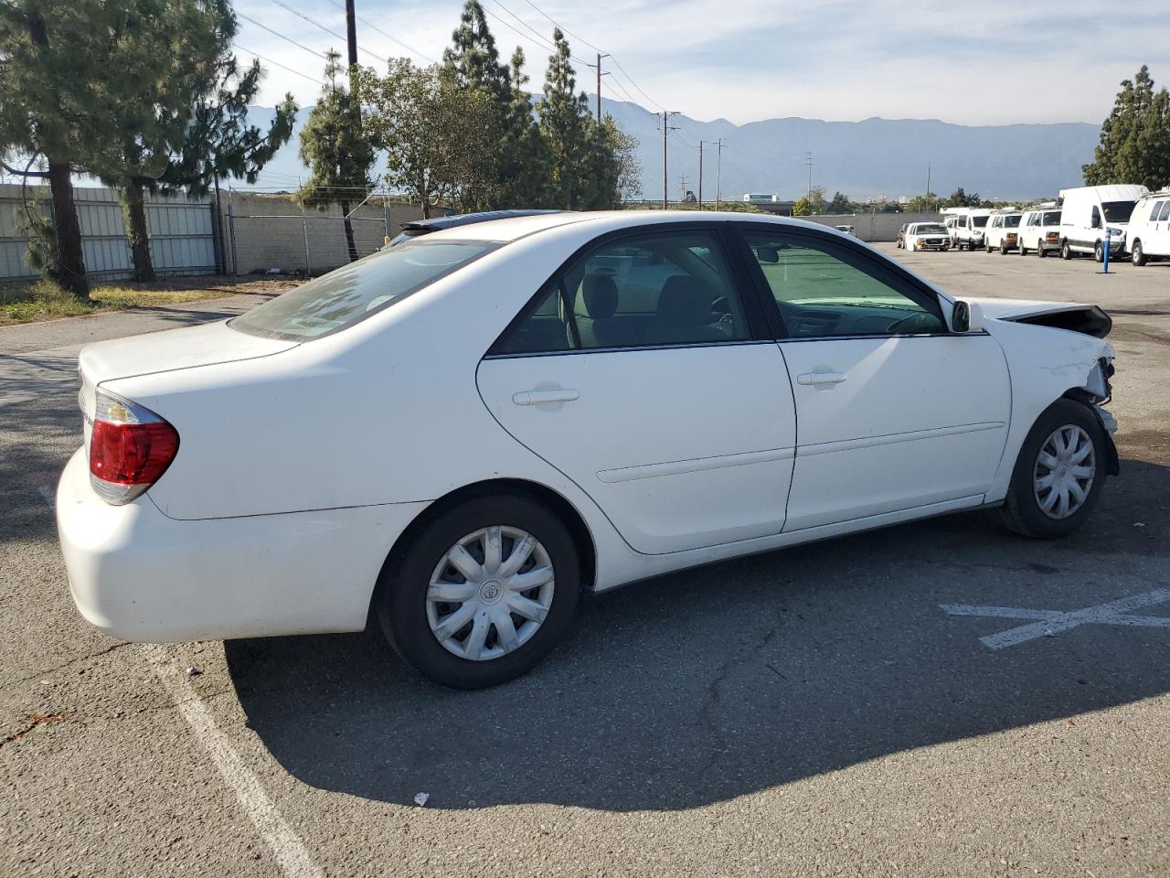 4T1BE32K35U560228 2005 Toyota Camry Le