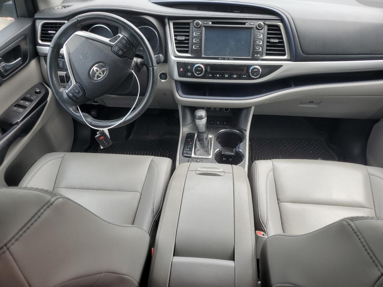 5TDJZRFH1KS584484 2019 Toyota Highlander Se