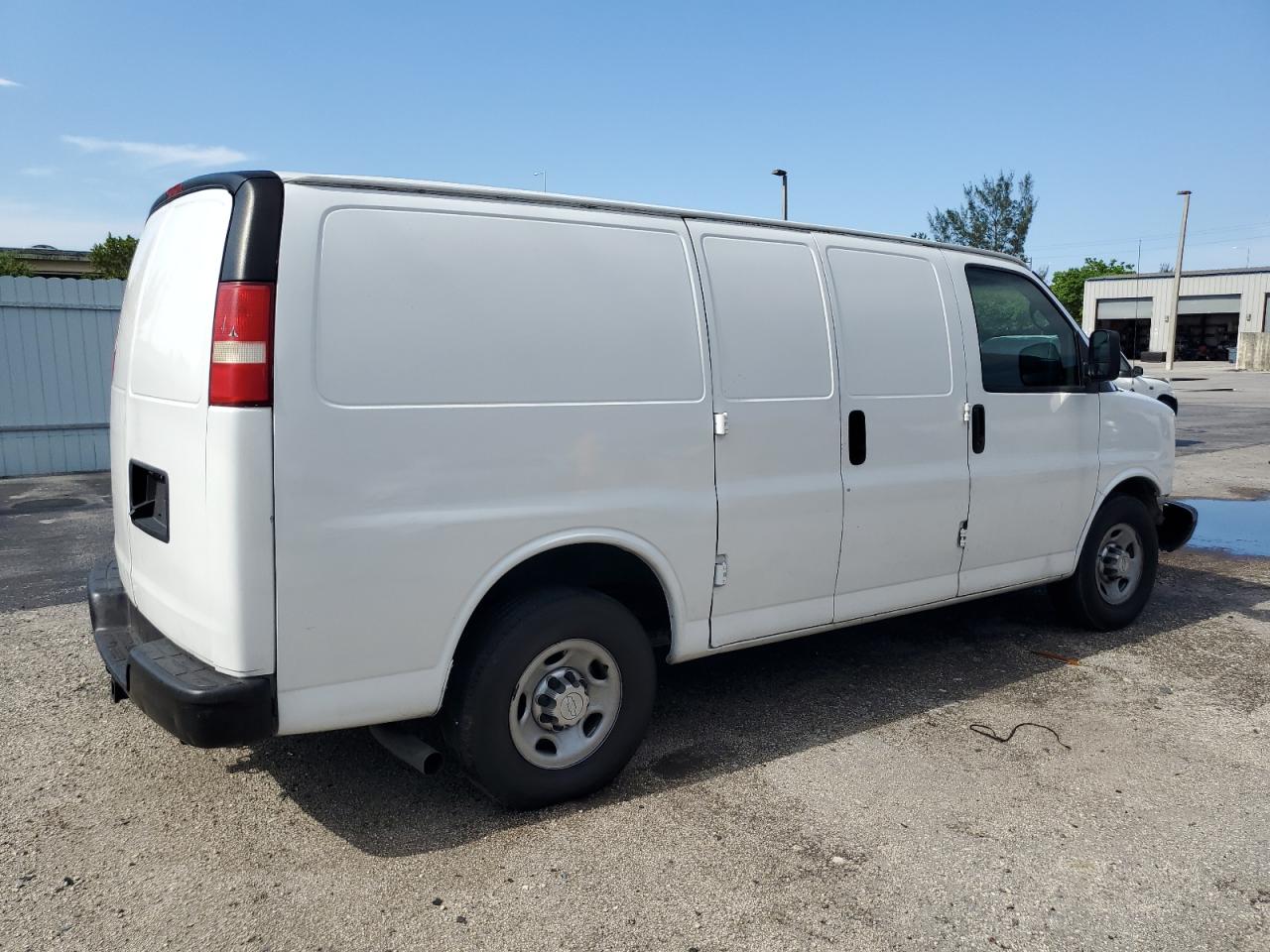 1GCWGFCF7F1177902 2015 Chevrolet Express G2500