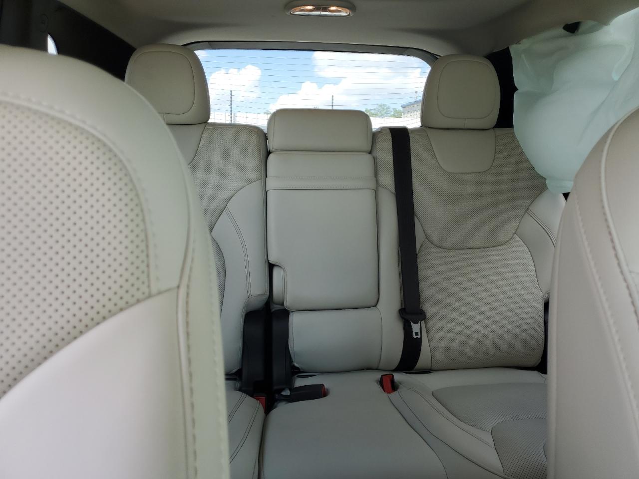 1C4PJLJS6HW613584 2017 Jeep Cherokee Overland