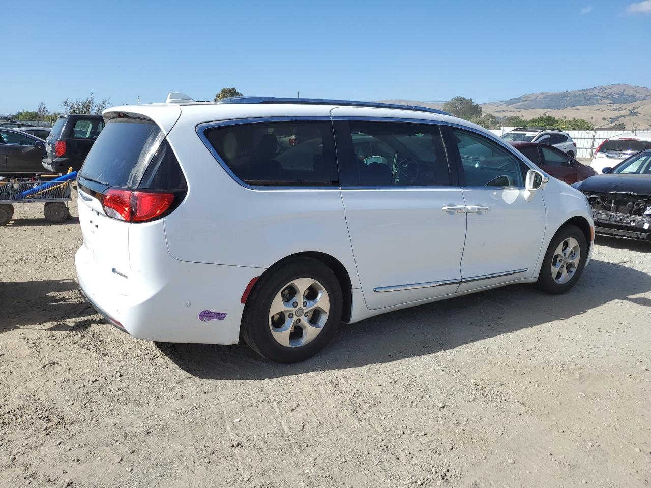 2C4RC1N74JR237723 2018 Chrysler Pacifica Hybrid Limited