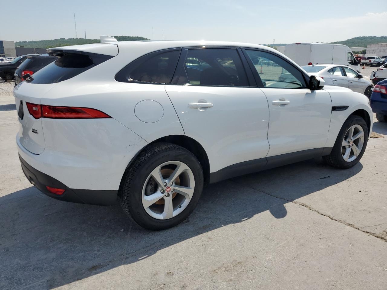 SADCJ2FX4KA605859 2019 Jaguar F-Pace Premium