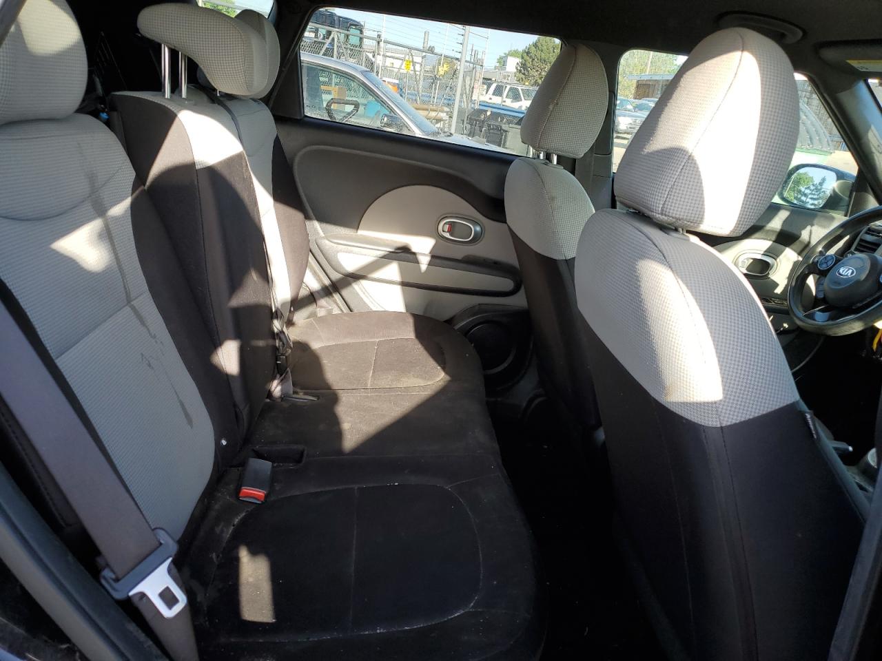 KNDJN2A27G7289851 2016 Kia Soul